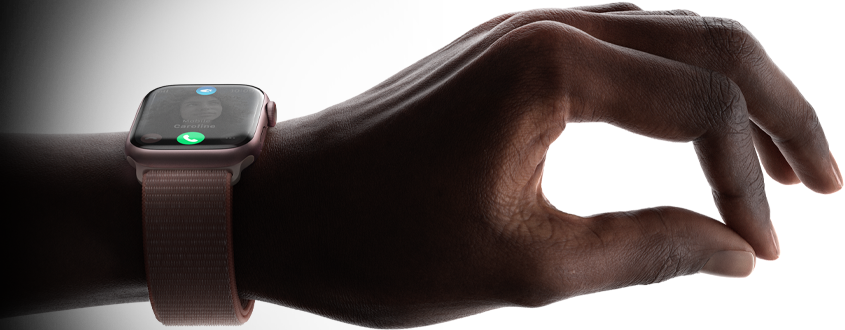 Apple Watch Series 9 på arm med håndtegn